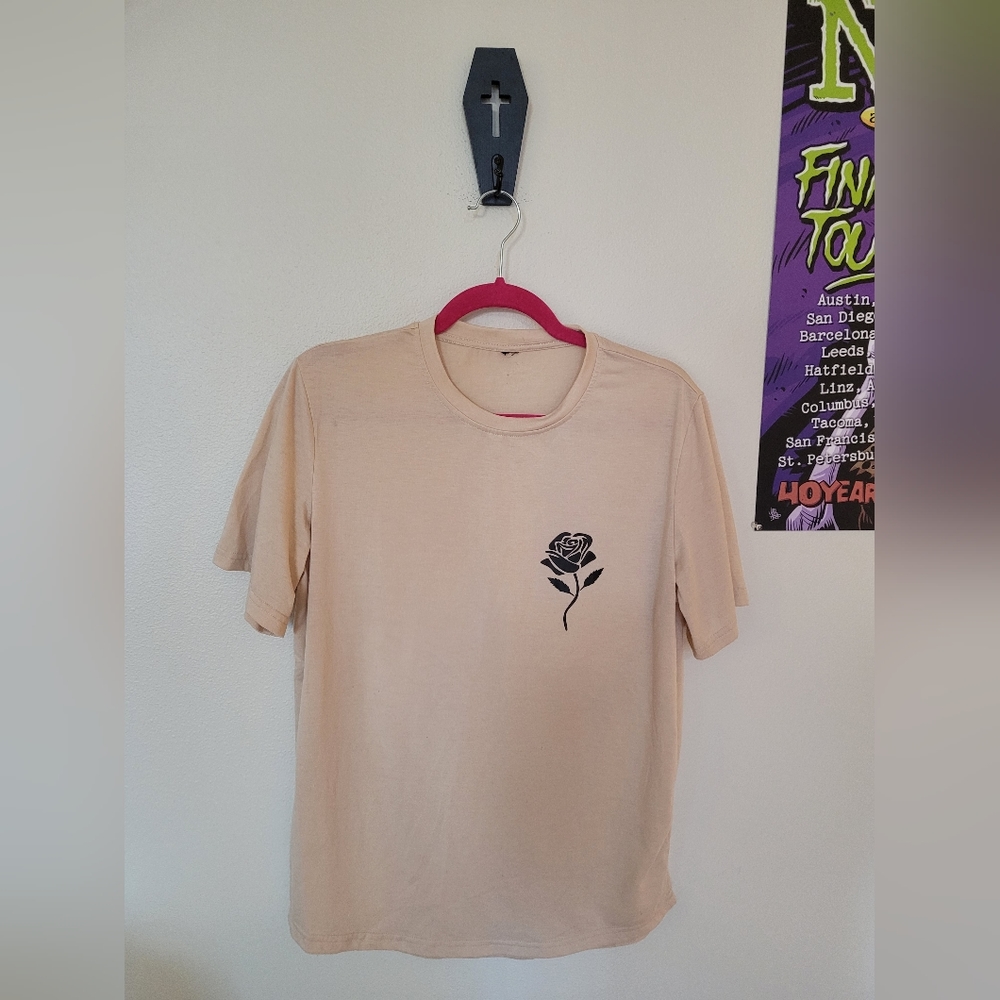 🥀Mens Size M Rose t-shirt